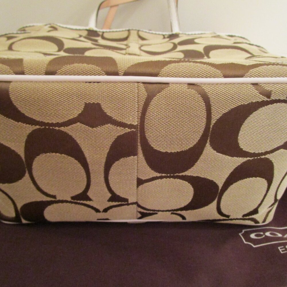 Coach BO6S-8626 Graphic/White Tote - Picture 6 of 11